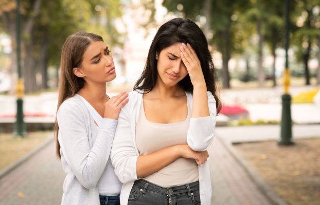 emotional abuse woman supporting friend